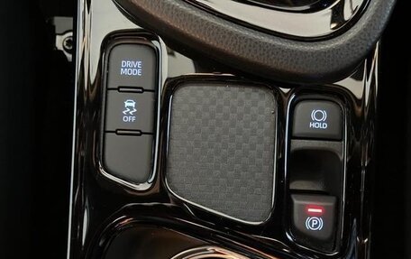 Toyota Yaris Cross, 2023 год, 1 347 000 рублей, 37 фотография