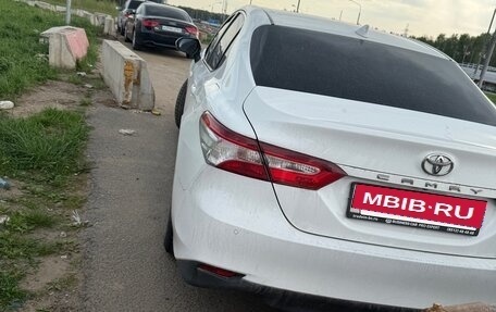 Toyota Camry, 2020 год, 2 800 000 рублей, 3 фотография