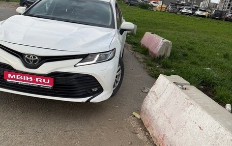 Toyota Camry, 2020 год, 2 800 000 рублей, 4 фотография