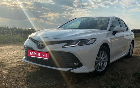 Toyota Camry, 2020 год, 2 800 000 рублей, 5 фотография