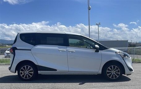 Toyota Sienta II, 2022 год, 1 140 000 рублей, 4 фотография