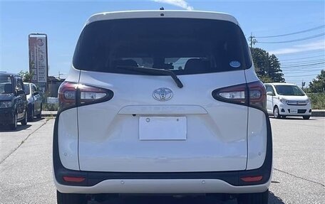Toyota Sienta II, 2022 год, 1 140 000 рублей, 6 фотография