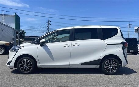 Toyota Sienta II, 2022 год, 1 140 000 рублей, 8 фотография