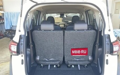 Toyota Sienta II, 2022 год, 1 140 000 рублей, 9 фотография