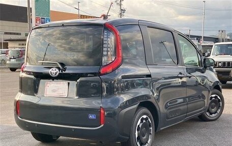 Toyota Sienta, 2023 год, 1 370 000 рублей, 4 фотография