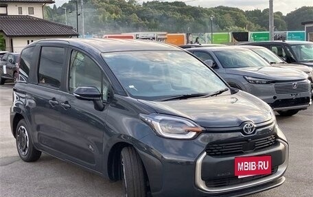 Toyota Sienta, 2023 год, 1 370 000 рублей, 3 фотография