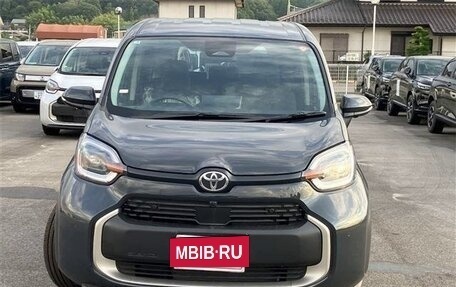 Toyota Sienta, 2023 год, 1 370 000 рублей, 2 фотография