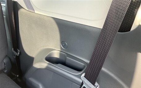 Toyota Sienta, 2023 год, 1 370 000 рублей, 19 фотография