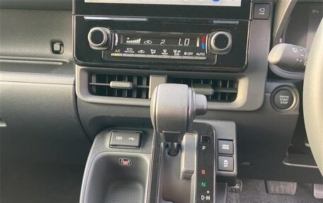 Toyota Sienta, 2023 год, 1 370 000 рублей, 31 фотография