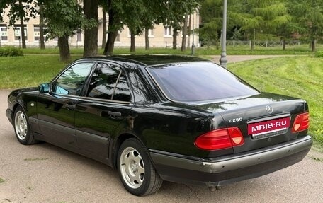 Mercedes-Benz E-Класс, 1998 год, 350 000 рублей, 2 фотография