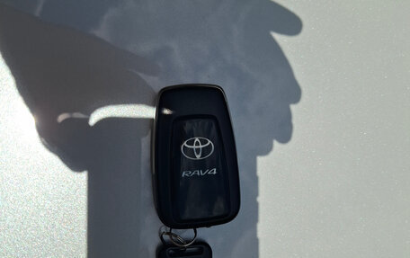 Toyota RAV4, 2024 год, 3 720 000 рублей, 2 фотография