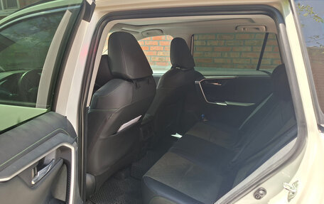 Toyota RAV4, 2024 год, 3 720 000 рублей, 12 фотография