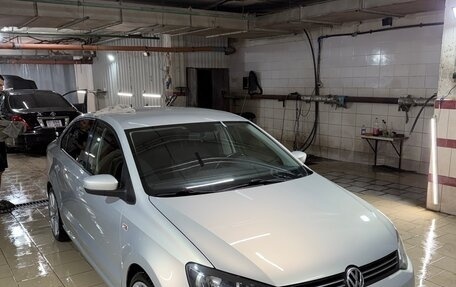 Volkswagen Polo VI (EU Market), 2012 год, 800 000 рублей, 3 фотография