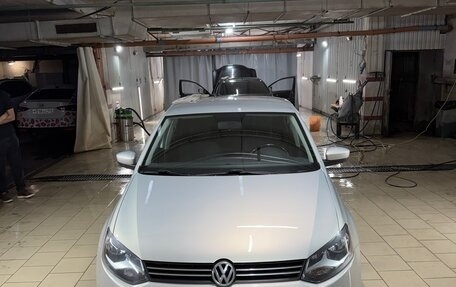 Volkswagen Polo VI (EU Market), 2012 год, 800 000 рублей, 2 фотография