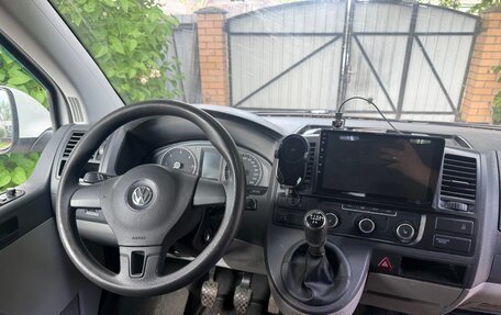Volkswagen Caravelle T5, 2014 год, 2 000 000 рублей, 7 фотография