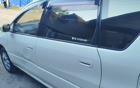Toyota Ipsum II, 2000 год, 550 000 рублей, 10 фотография
