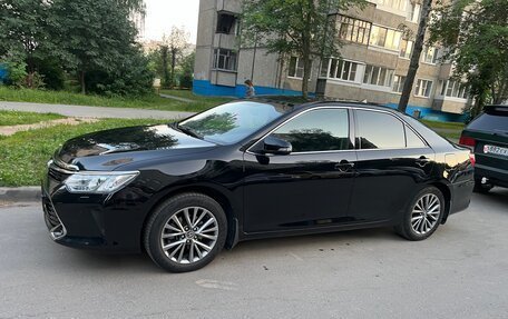 Toyota Camry, 2017 год, 1 900 000 рублей, 2 фотография