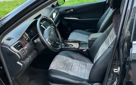 Toyota Camry, 2017 год, 1 900 000 рублей, 3 фотография