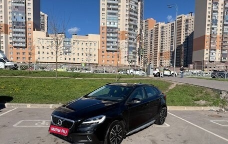 Volvo V40 Cross Country I, 2018 год, 1 800 000 рублей, 1 фотография