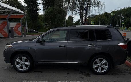 Toyota Highlander III, 2012 год, 1 950 000 рублей, 2 фотография