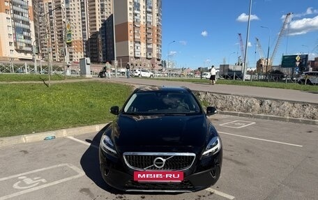 Volvo V40 Cross Country I, 2018 год, 1 800 000 рублей, 13 фотография