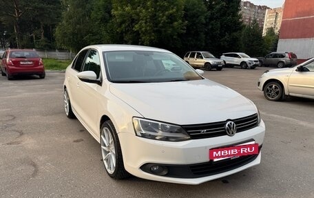 Volkswagen Jetta VI, 2013 год, 1 100 000 рублей, 2 фотография