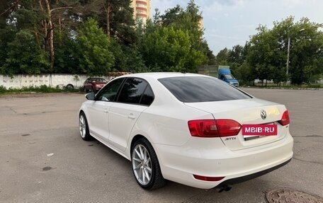 Volkswagen Jetta VI, 2013 год, 1 100 000 рублей, 3 фотография