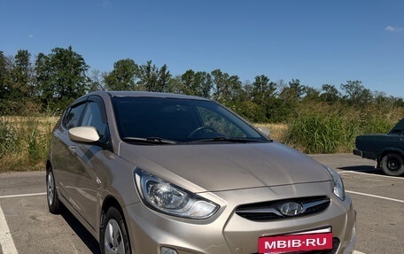 Hyundai Solaris II рестайлинг, 2012 год, 830 000 рублей, 2 фотография
