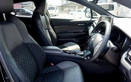 Toyota C-HR I рестайлинг, 2022 год, 1 815 000 рублей, 8 фотография