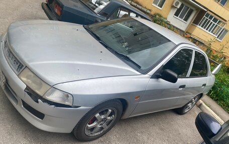 Mitsubishi Mirage VI рестайлинг, 1999 год, 210 000 рублей, 2 фотография