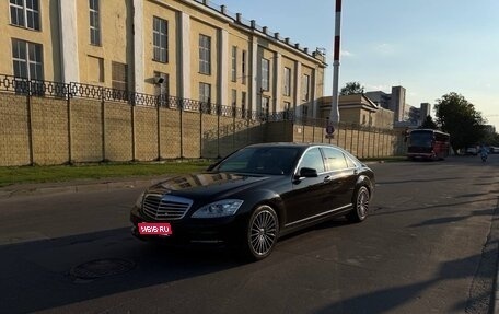 Mercedes-Benz S-Класс, 2011 год, 1 900 000 рублей, 1 фотография