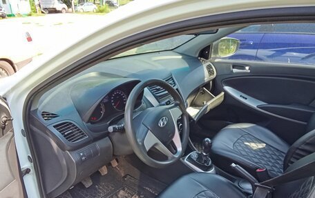 Hyundai Solaris II рестайлинг, 2013 год, 650 000 рублей, 5 фотография