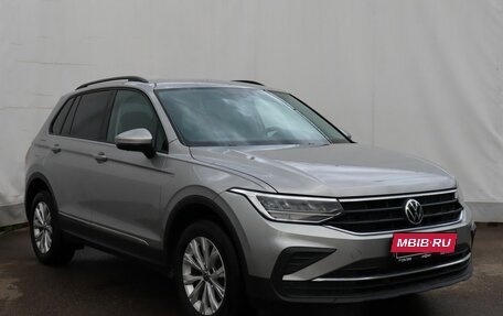Volkswagen Tiguan II, 2021 год, 2 999 000 рублей, 3 фотография