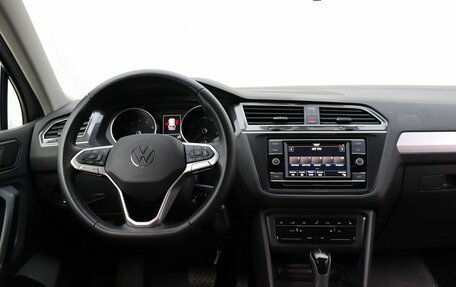 Volkswagen Tiguan II, 2021 год, 2 999 000 рублей, 13 фотография