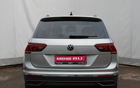 Volkswagen Tiguan II, 2021 год, 2 999 000 рублей, 5 фотография