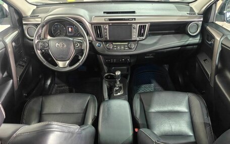 Toyota RAV4, 2018 год, 2 895 000 рублей, 9 фотография