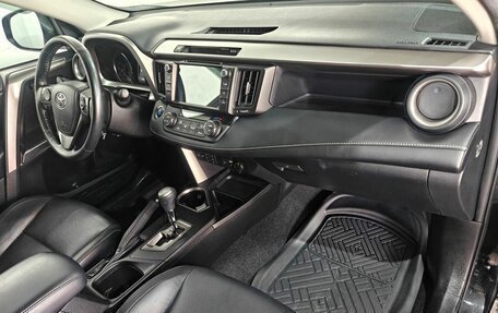 Toyota RAV4, 2018 год, 2 895 000 рублей, 11 фотография