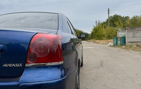 Toyota Avensis III рестайлинг, 2005 год, 900 000 рублей, 4 фотография