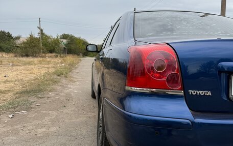Toyota Avensis III рестайлинг, 2005 год, 900 000 рублей, 3 фотография
