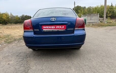 Toyota Avensis III рестайлинг, 2005 год, 900 000 рублей, 5 фотография