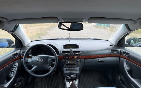Toyota Avensis III рестайлинг, 2005 год, 900 000 рублей, 9 фотография