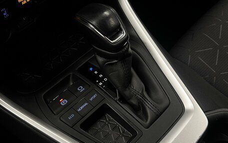 Toyota RAV4, 2020 год, 2 660 000 рублей, 17 фотография