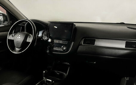 Mitsubishi Outlander III рестайлинг 3, 2013 год, 1 187 000 рублей, 10 фотография