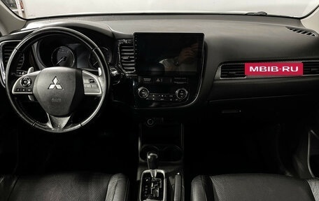 Mitsubishi Outlander III рестайлинг 3, 2013 год, 1 187 000 рублей, 13 фотография