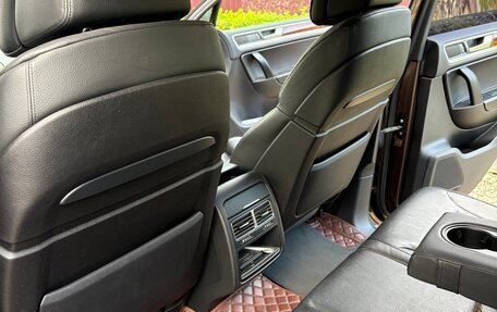 Volkswagen Touareg III, 2011 год, 2 500 000 рублей, 13 фотография