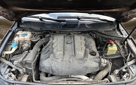 Volkswagen Touareg III, 2011 год, 2 500 000 рублей, 21 фотография