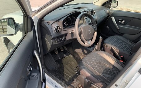 Renault Logan II, 2017 год, 820 000 рублей, 8 фотография