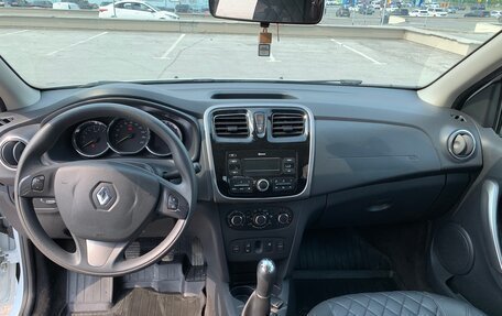 Renault Logan II, 2017 год, 820 000 рублей, 10 фотография