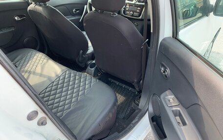 Renault Logan II, 2017 год, 820 000 рублей, 21 фотография