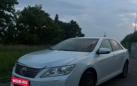 Toyota Camry, 2011 год, 1 800 000 рублей, 2 фотография
